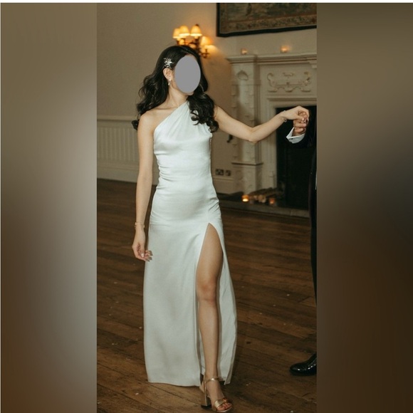 Alice + Olivia Paulette One Shoulder Satin Crepe Fitted Gown 8 NWT Off White - Picture 3 of 15